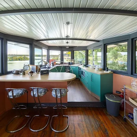 Botel Peniche De Charme, Avignon, Provence *